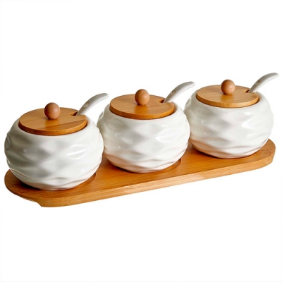 AK5-0004 Набор из 3 банок (250 мл) с ложками на бамбуковой подставке (16) AK5-0004 Набор из 3 банок (250 мл) с ложками на бамбуковой подставке (16)