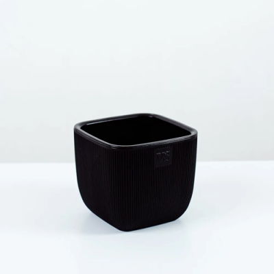 Горшок цветочный VipSet Фабио 1,95л черный с дренажной системой (AMF-1,95-11) Горшок цветочный VipSet Фабио 1,95л черный с дренажной системой (AMF-1,95-11)