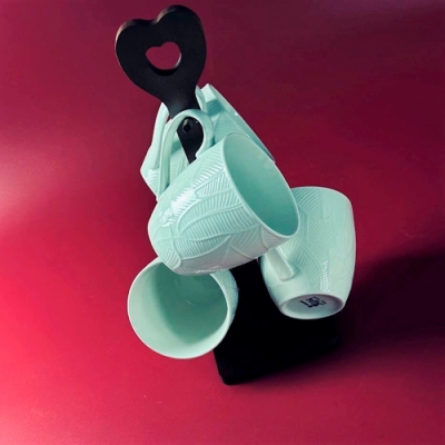 Набор из 4 кружек 360мл на подставке TROPICAL в под.уп.(х6)Фарфор арт.235-075 Набор из 4 кружек 360мл на подставке TROPICAL в под.уп.(х6)Фарфор арт.235-075