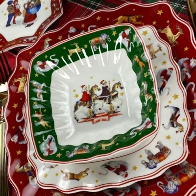 Квадратный салатник 15х4см НОВЫЙ ГОД в под.уп.(х36)Фарфор арт.305-180