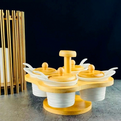 Набор из 5 банок 100 мл для специй с ложками на подставке BAMBOO в под.уп.(х12)Фарфор арт.140-087 Набор из 5 банок 100 мл для специй с ложками на подставке BAMBOO в под.уп.(х12)Фарфор арт.140-087