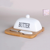 Масленка с ножом 18х18х9см п/у 7344